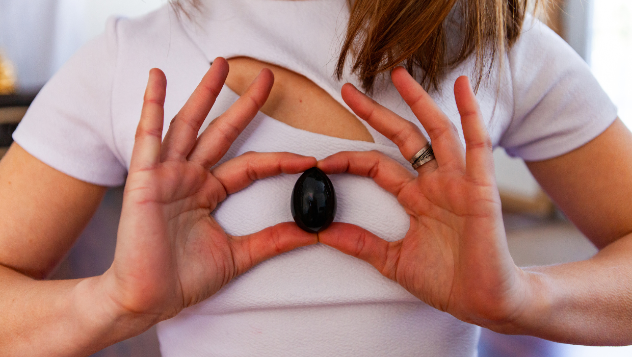 Yoni Ei aus Obsidian zum Transformieren blockierter Weiblichkeit